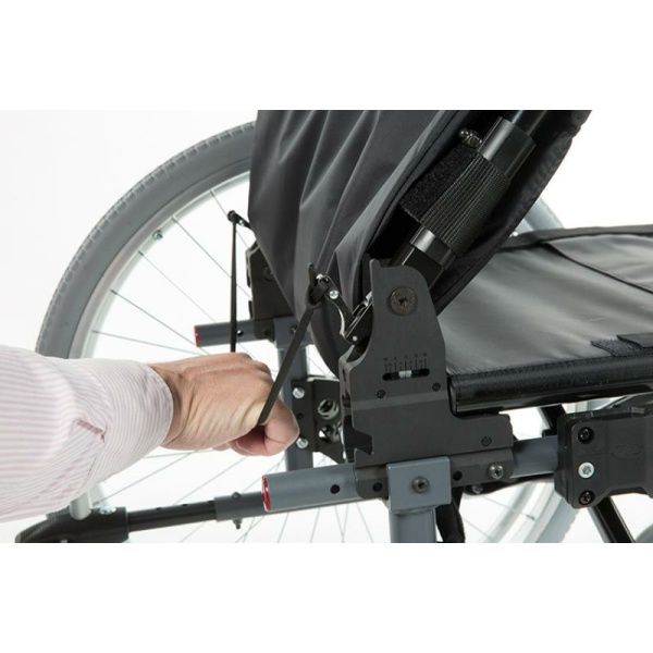 Action 4 lightweight wheelchair - Image 2